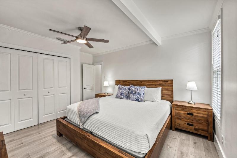 Coconut House - 606B - image 18