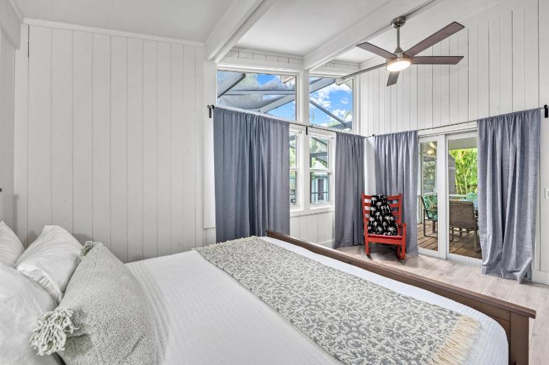 Coconut House - 606B - image 11