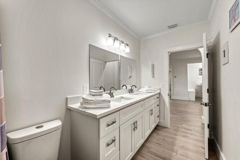 Coconut House - 606B - image 20