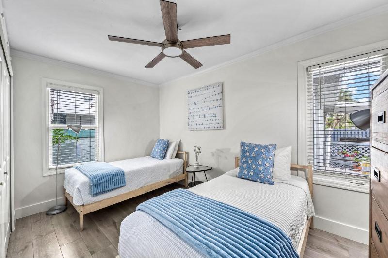 Coconut House - 606B - image 44
