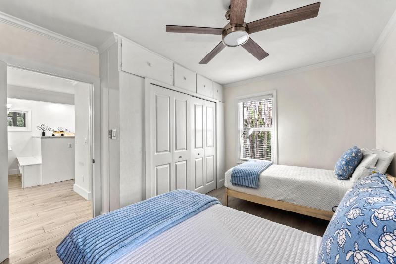 Coconut House - 606B - image 45