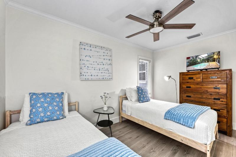 Coconut House - 606B - image 27
