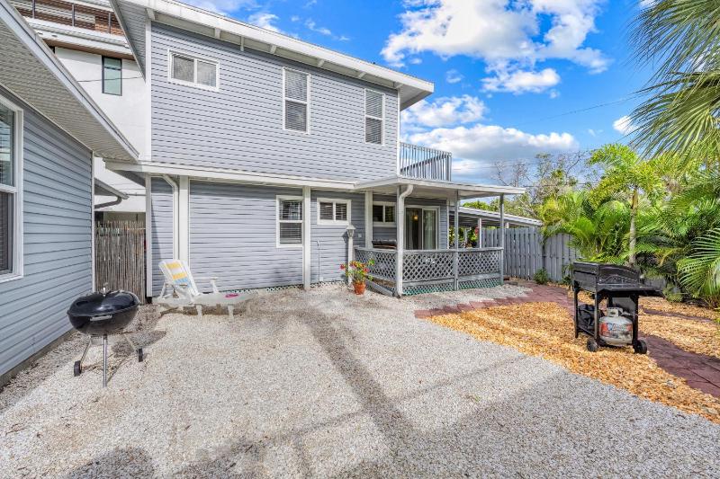 Coconut House - 606B - image 9