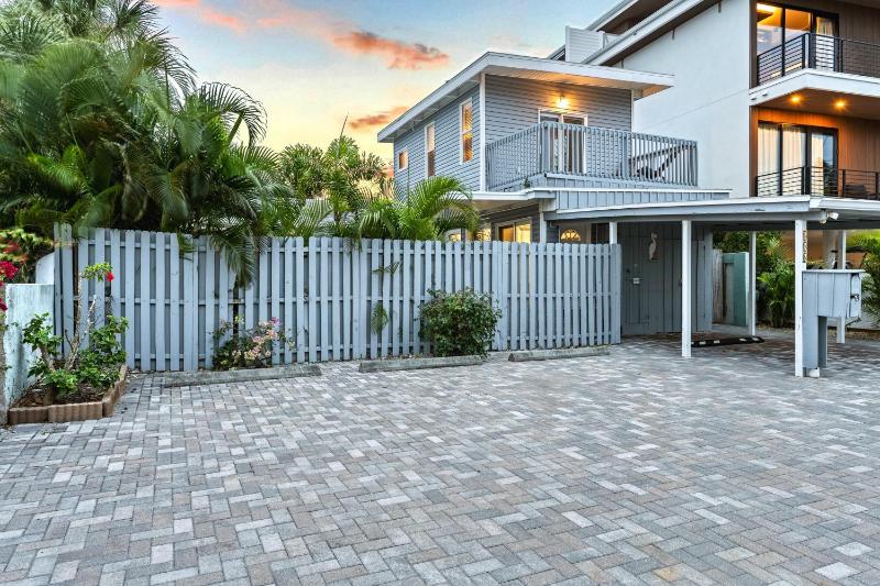 Coconut House - 606B - image 46