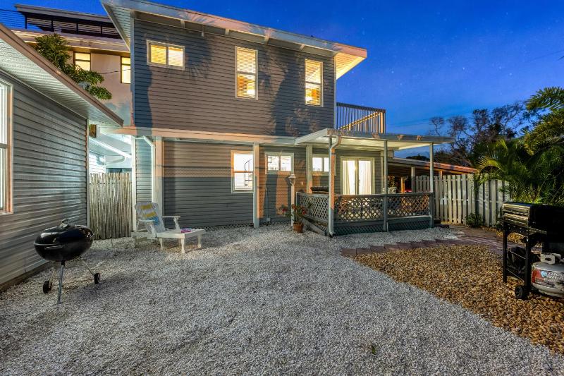 Coconut House - 606B - image 8