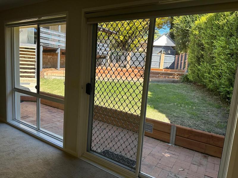 Cozy Curtin- Cottage - image 10