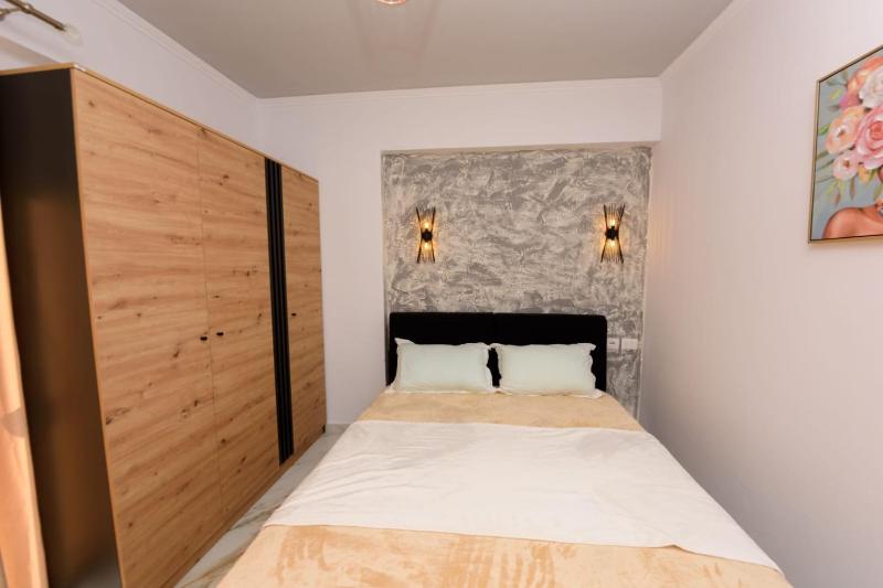 Edmois Apartment - image 15