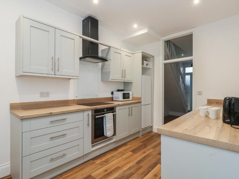 93 Abbotsbury Road - image 6