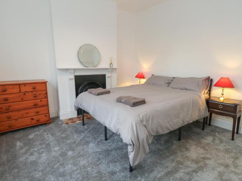 93 Abbotsbury Road - image 2