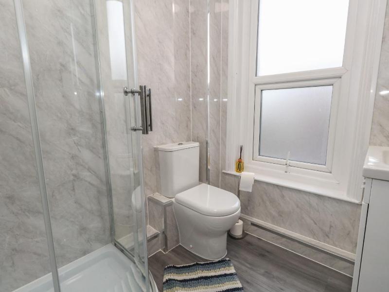 93 Abbotsbury Road - image 3