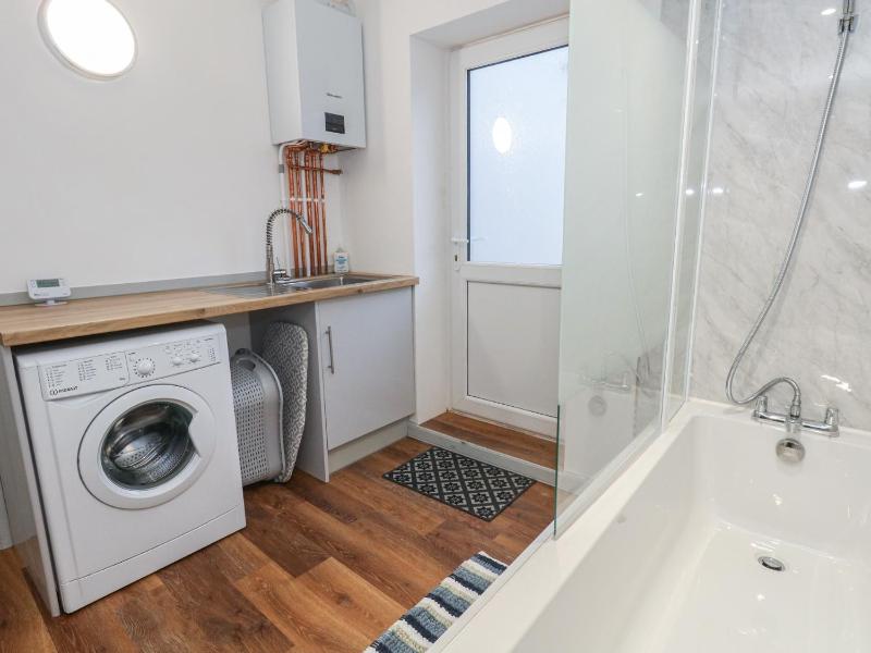 93 Abbotsbury Road - image 10