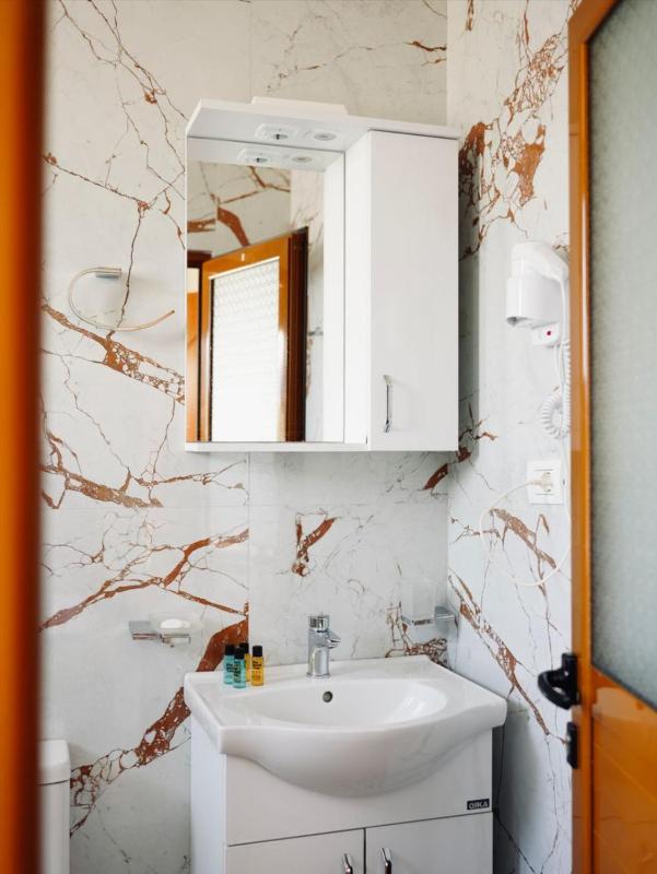 Corner Hotel - image 2