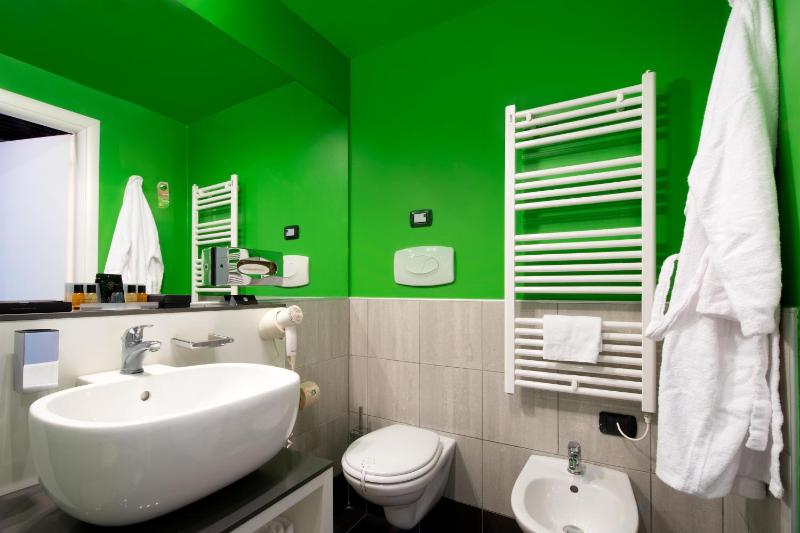 Deluxe Double or Twin Room image 3