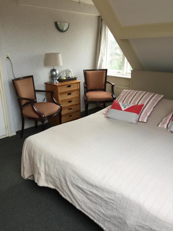 Standard Double Room image 4