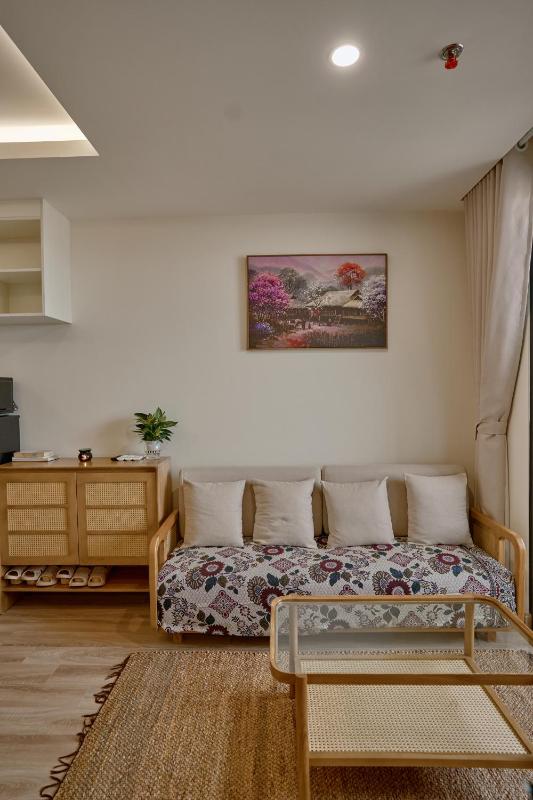 Komori House - Spacious Apartment with Kitchen & In-Unit Laundry - image 5