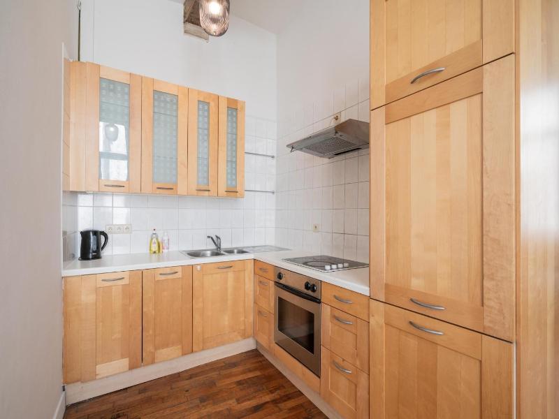 Lively City Getaway for 10 Near Meir - image 14