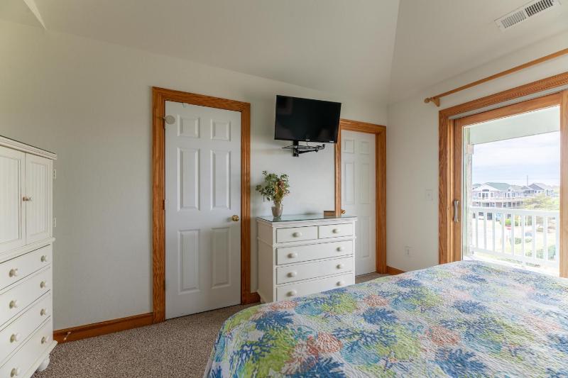 Salty Dog - NH MP 11.5 Oceanfront Ocean View Elevator Pool Hot Tub Pool Table Pets OK Flex Stays - image 32