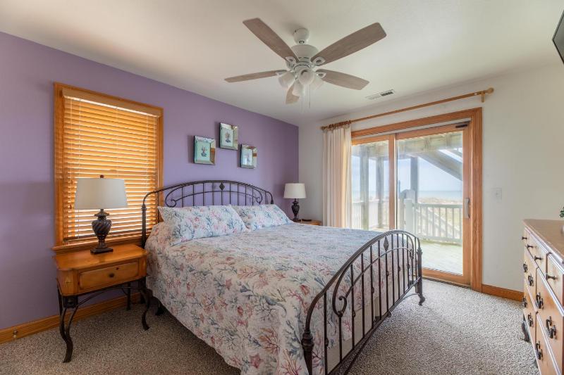 Salty Dog - NH MP 11.5 Oceanfront Ocean View Elevator Pool Hot Tub Pool Table Pets OK Flex Stays - image 34