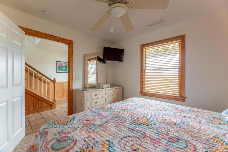 Salty Dog - NH MP 11.5 Oceanfront Ocean View Elevator Pool Hot Tub Pool Table Pets OK Flex Stays - image 5