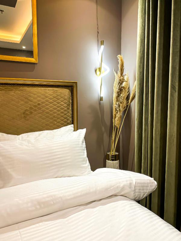 Gold Crest Maison Noir Furnished Apartment DHA PH4 - image 9