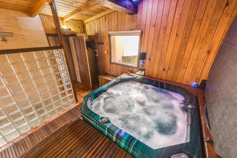 Double Room with Spa Access image 3
