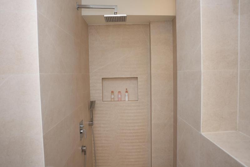 Prestige Center Apartment Free Parking - image 7