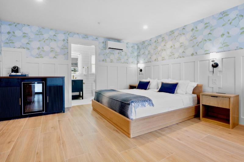 Tropic Isle At Anna Maria Island Inn - image 10