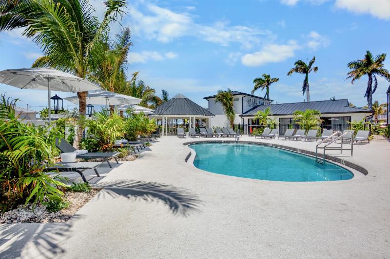 Tropic Isle At Anna Maria Island Inn - image 11