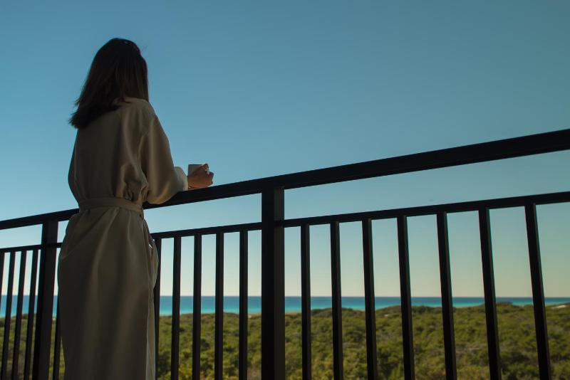 Ocean View Room with King Bed image 2