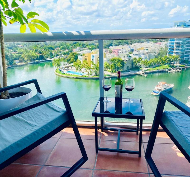 Ocean & Bay Views 2BR 2BA Beach Condo Parking - image 9