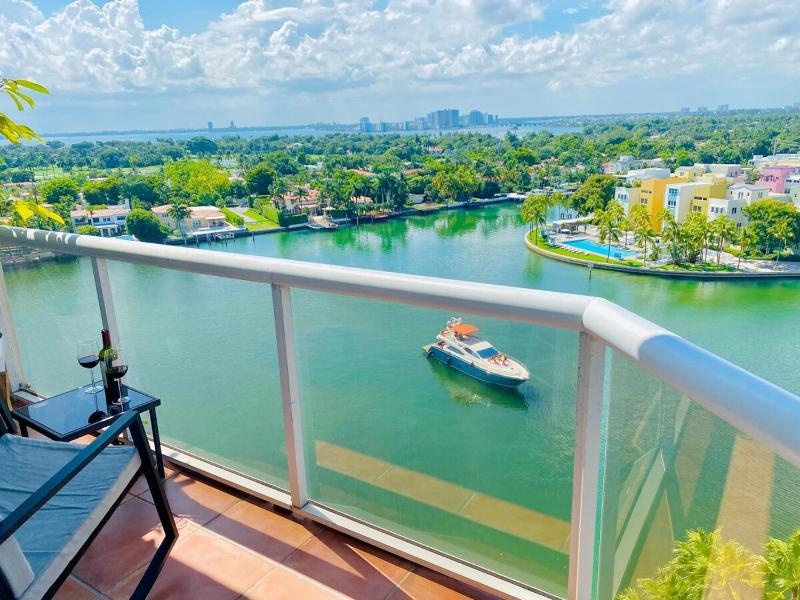 Ocean & Bay Views 2BR 2BA Beach Condo Parking - image 24