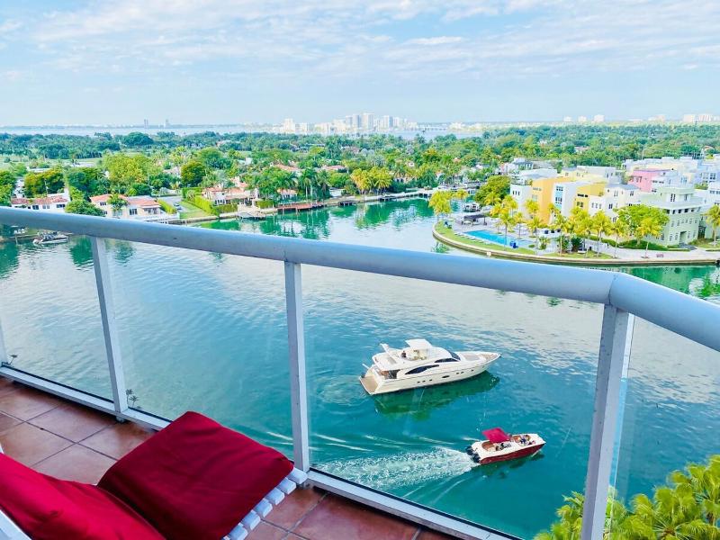 Ocean & Bay Views 2BR 2BA Beach Condo Parking - image 17