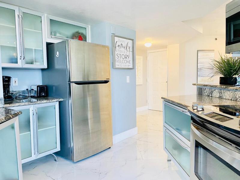Ocean & Bay Views 2BR 2BA Beach Condo Parking - image 33