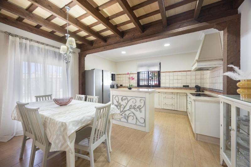 Villa la Dehesa. Solo familias. - image 30