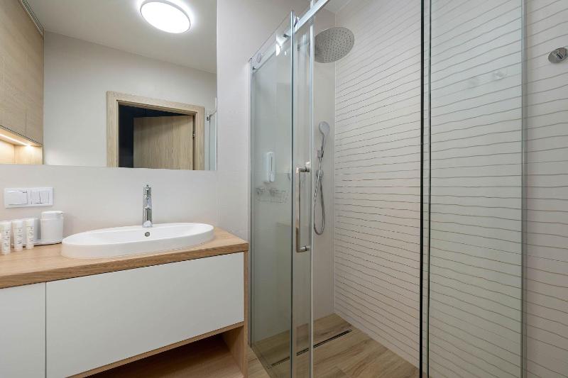 Sunday Klimatyzowany Apartament z Parkingiem i Balkonem oraz SPA by Noclegi Renters - image 16