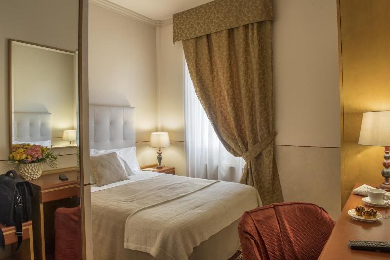 Superior Single Room image 1