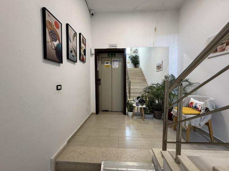 Gold & Violet Studio - image 16
