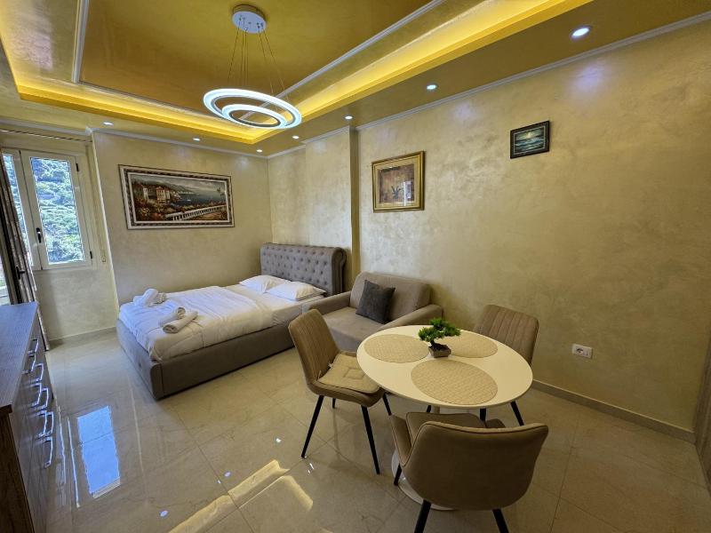 Gold & Violet Studio - image 11