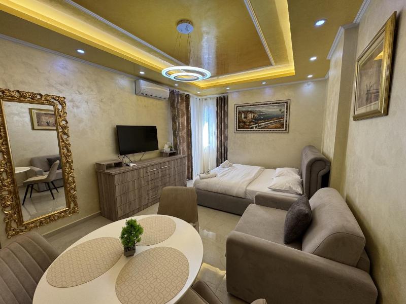 Gold & Violet Studio - image 15
