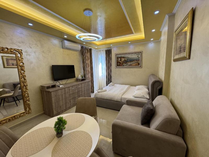 Gold & Violet Studio - image 14