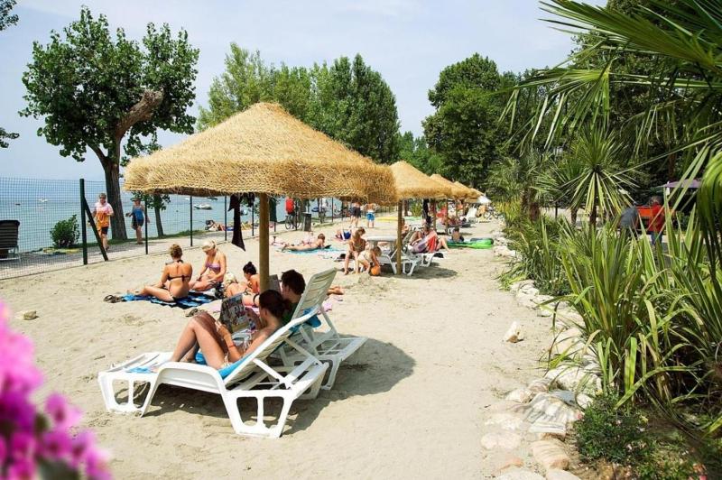 Feriendorf Cisano San Vito Dreizimmer-Bungalow Zaffiro für 4 Personen - image 48