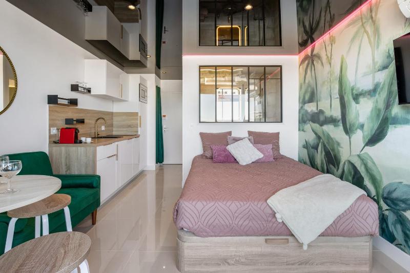 Green Héliopolis Sea view studio with terrace Naturist Village - image 3