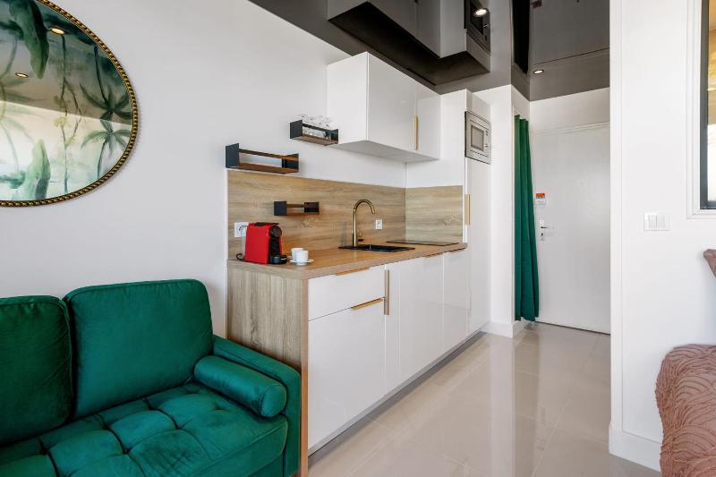 Green Héliopolis Sea view studio with terrace Naturist Village - image 5