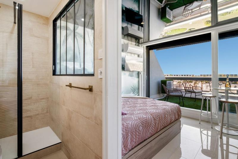 Green Héliopolis Sea view studio with terrace Naturist Village - image 8