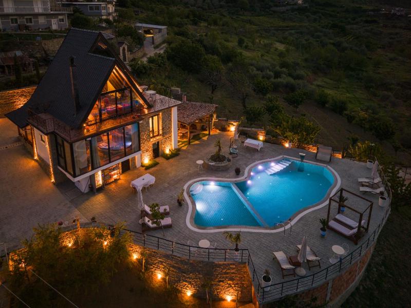 Sunrise House - Swimming Pool - image 4