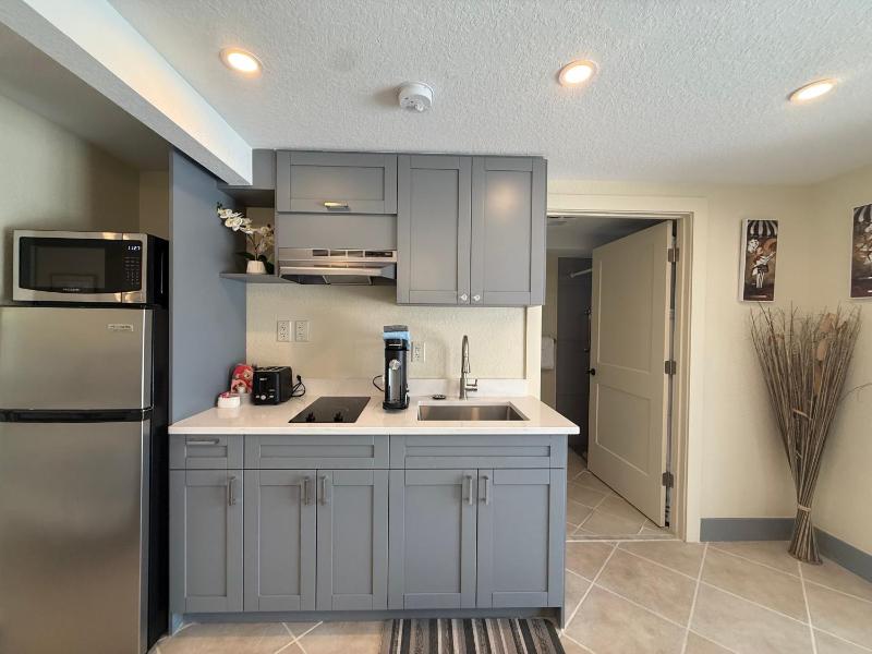 Manatee Bay Inn - image 12