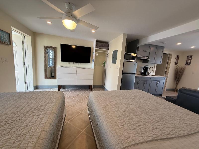 Manatee Bay Inn - image 8