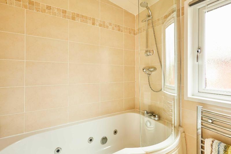 Host & Stay - Pine View - image 11