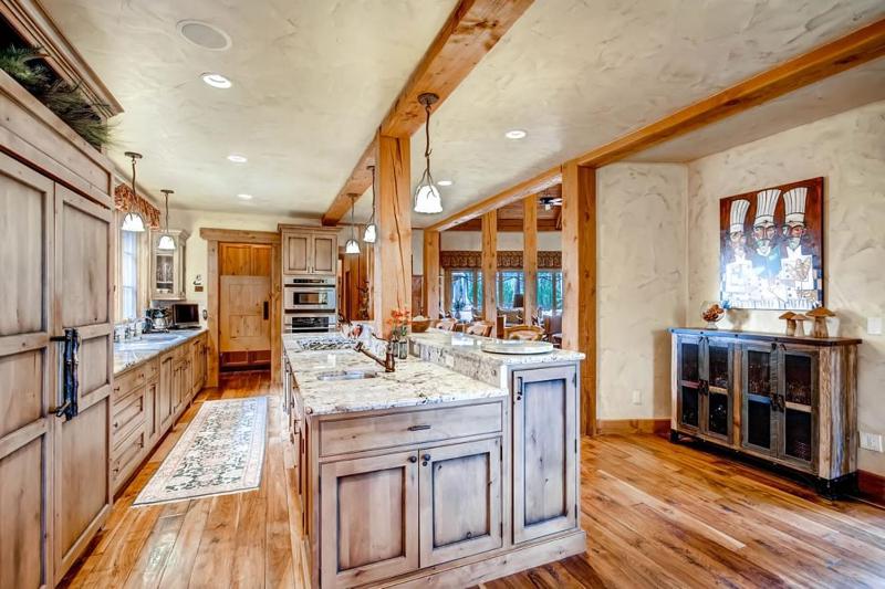 Hatari Lodge Huge Custom Home Walk to Gondola Great Amenities! - image 20