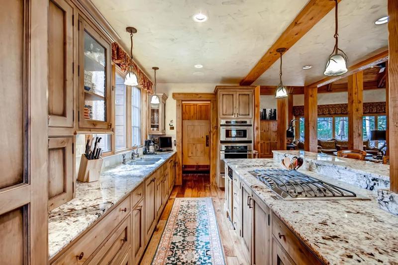 Hatari Lodge Huge Custom Home Walk to Gondola Great Amenities! - image 43